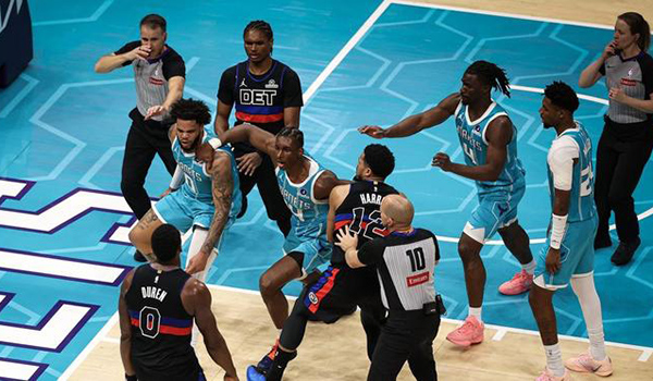 重磅重罚！NBA活塞黄蜂斗殴禁赛4人，损失近200万美元