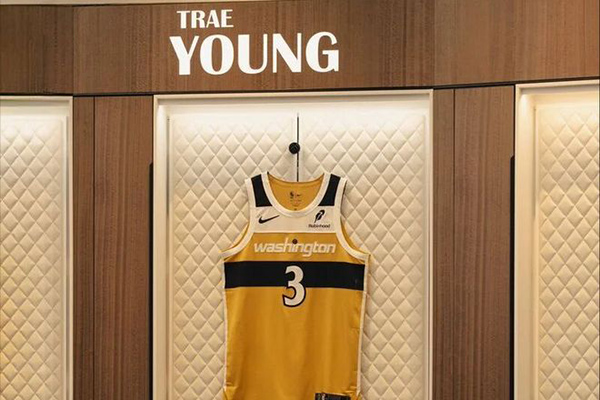 特雷·杨换号亮相奇才，莫兰特交易传闻再起