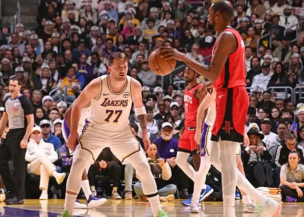 圣诞大战火箭大胜湖人:变阵显成效,欣喜与隐忧并存