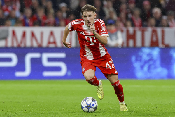 埃芬博格疾呼:放过17岁卡尔,青春期犯错理应被宽容