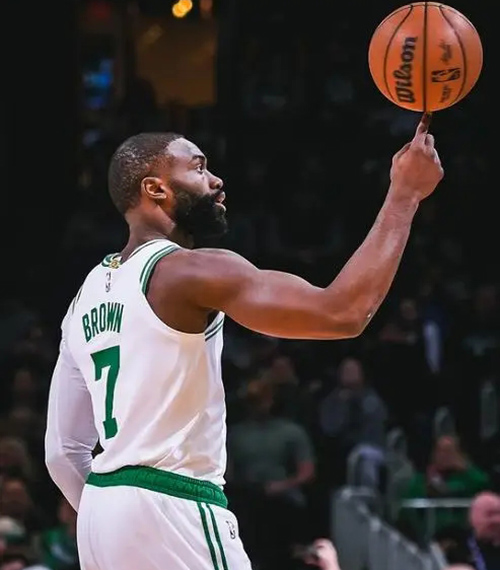 <a href=/lanqiu/celtics/ target=_blank class=infotextkey>凯尔特人</a>主场复仇开拓者，杰伦布朗高效带队止颓